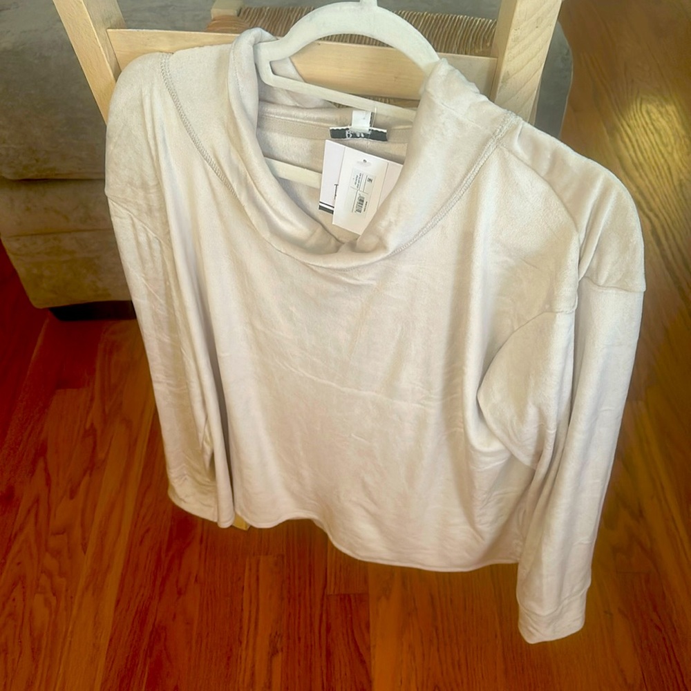 Brand new Macy’s velour Roudelain 2 Piece Set